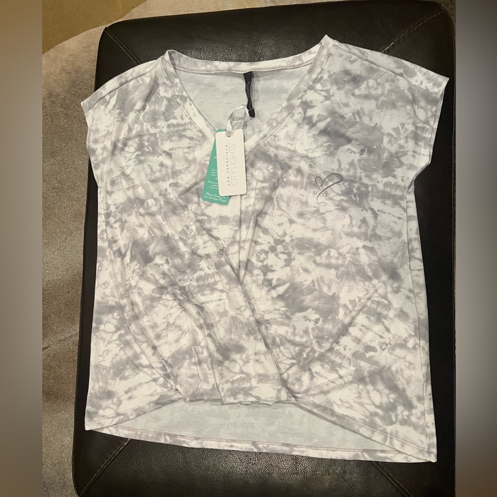 NWT San Francisco City Lights Morgan Draped Tee in white and gray size large
